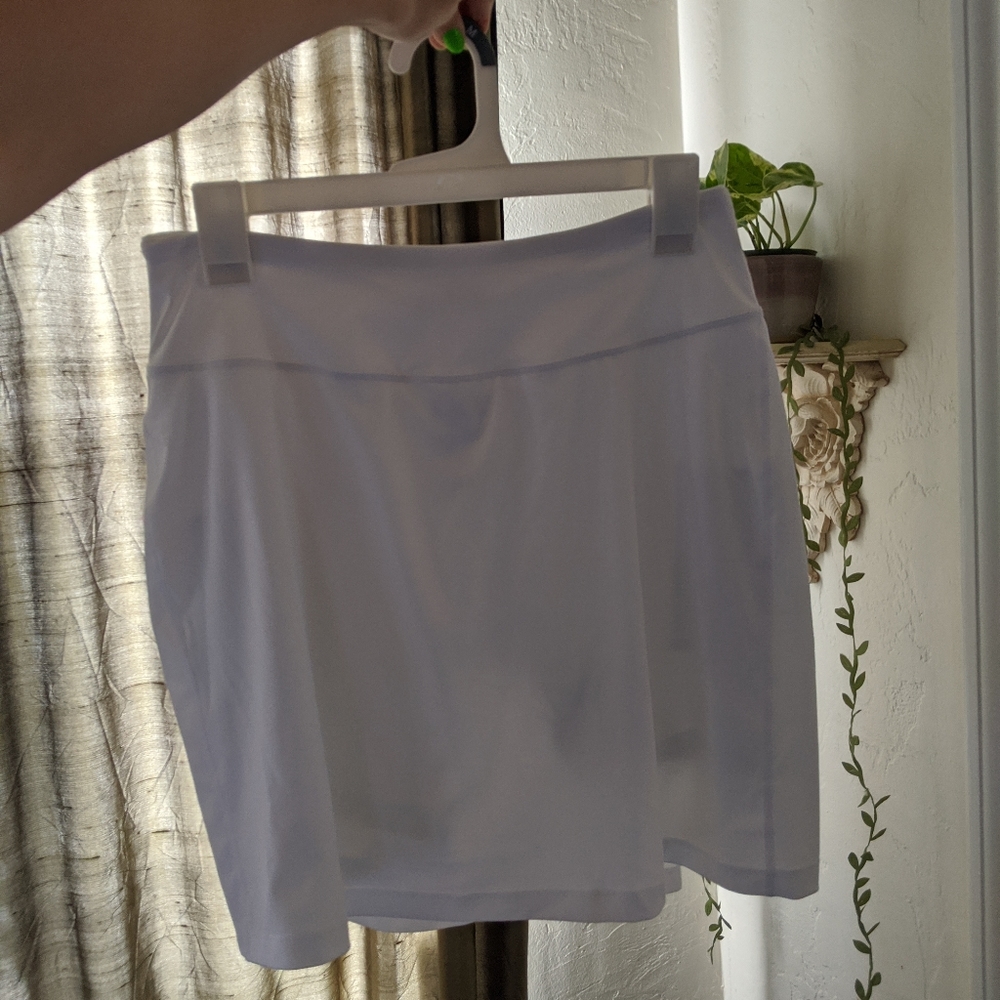 Yogipace white athletic skort medium 4 6